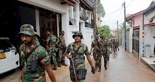 Hausdurchsuchungen. Am Ostersonntag starben in Sri Lanka bei einer Anschlagsserie 258 Menschen. Das Milit&auml;r sucht weiter nach den Drahtziehern.