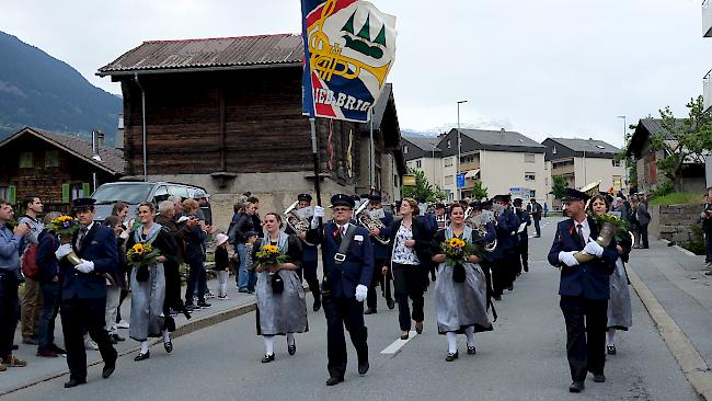 Die MG Simplon eröffnete den Festumzug