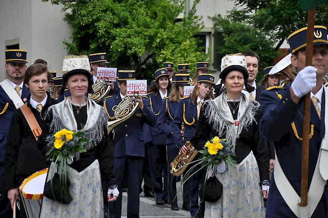 Die "Lonza" Gampel lud zum Bezirksmusikfest.