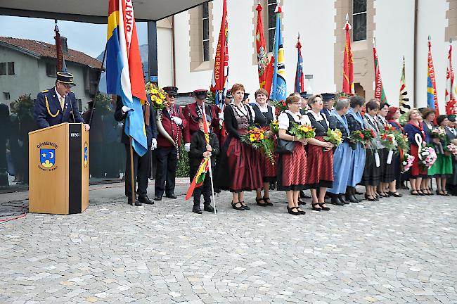 OK-Präsident Matthias Heinzen spricht zu den Musikanten.