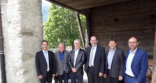 Verwaltungsrat sowie Betriebs- und Gesch&auml;ftsf&uuml;hrer der Kraftwerk L&ouml;tschen AG (v.l.): Beat Karrer, Moritz Steiner (Delegierter des Staatsrates des Kantons Wallis), Paul Michellod (Vizepr&auml;sident), Michel Schwery (Pr&auml;sident), Raoul Albrecht und Diego Pfammatter