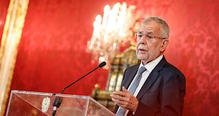 Der &ouml;sterreichische Bundespr&auml;sident Alexander Van der Bellen hat am Dienstag bei der Betrauung der Bundesregierung mit der interimistischen Fortf&uuml;hrung der Amtsgesch&auml;fte mahnende Worte an die Politik gerichtet und sich f&uuml;r mehr Dialog und Respekt ausgesprochen.
