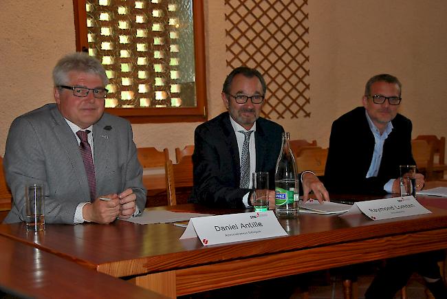 Blicken zuversichtlich in die Zukunft: Daniel Antille (Delegierter des Verwaltungsrats), Raymond Loretan (VR-Präsident) und CEO Gilles de Preux von links).