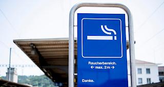 Markierte Bereiche. Als Erste wurden am Dienstag die Berner Bahnh&ouml;fe Burgdorf, Lyssach, Hindelbank und Sch&ouml;nb&uuml;hl mit Raucherzonen ausger&uuml;stet.