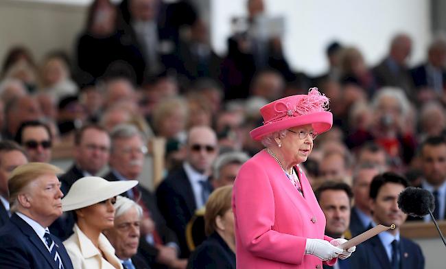 Mit einer Gedenkfeier in Portsmouth hat Großbritannien mit Königin Elizabeth II. an den Auftakt des D-Days vor 75 Jahren erinnert. Staats- und Regierungschefs versprachen die Freiheit zu verteidigen.