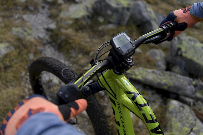 Am Samstagabend verletzte sich in Sevelen im Bereich Eigentobel ein E-Bike-Fahrer bei einem Sturz tödlich. 