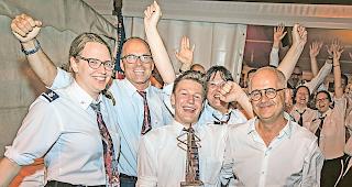 Vorw&auml;rts marsch. Die MG &laquo;Geb&uuml;demalp&raquo;, Visperterminen, mit der Troph&auml;e von Edelbert W. Bregy.