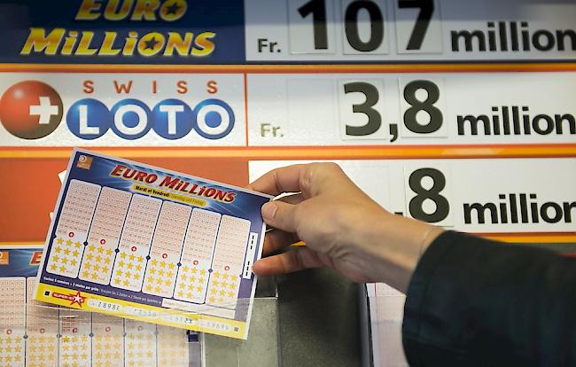 Die Lotterie Euromillions hat am Dienstag einen Spieler oder eine Spielerin reich gemacht. Die glückliche Person aus der Romandie gewann 156,14 Millionen Franken.