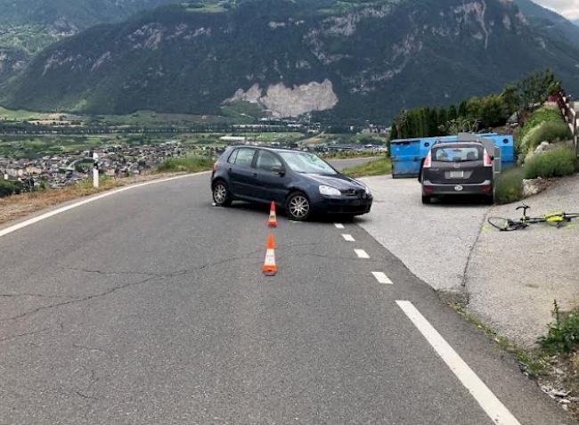 Bei einer Kollision mit einem Personenwagen ist am Dienstag auf einer Bergstrasse bei Ayent ein Radfahrer schwer verletzt worden.