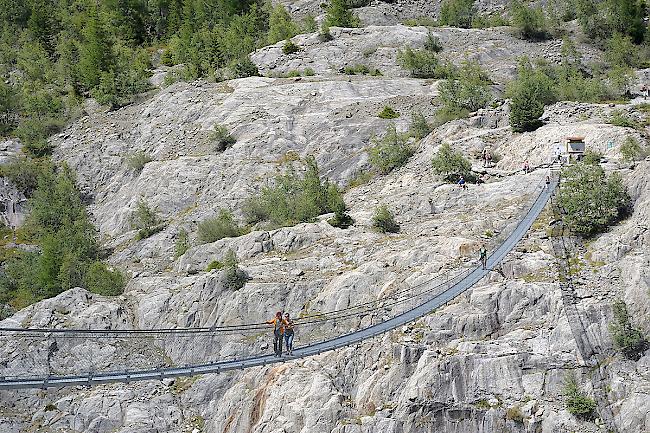 Die beliebte Wanderung von der Belalp auf die Riederalp über die Hängebrücke ist ab sofort wieder offen.