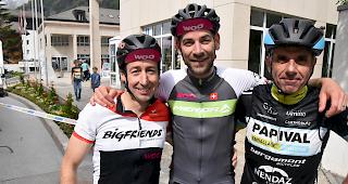 Sieger Simon Ruff (mitte) mit Thomas Jauner (links) und Pierre-Yves Bender.