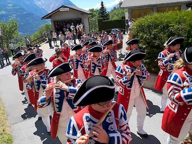 Impressionen vom Umzug am Oberwalliser Tambouren- und Pfeiferfest in Erschmatt.