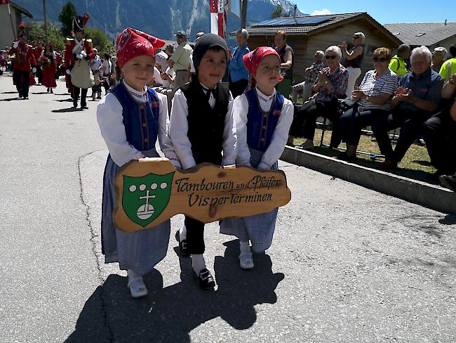 Impressionen vom Umzug am Oberwalliser Tambouren- und Pfeiferfest in Erschmatt.