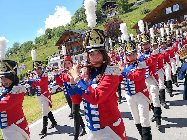 Impressionen vom Umzug am Oberwalliser Tambouren- und Pfeiferfest in Erschmatt.