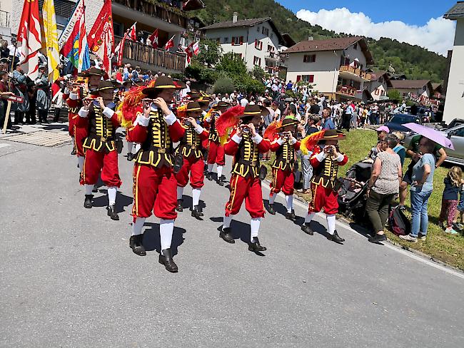 Impressionen vom Umzug am Oberwalliser Tambouren- und Pfeiferfest in Erschmatt.