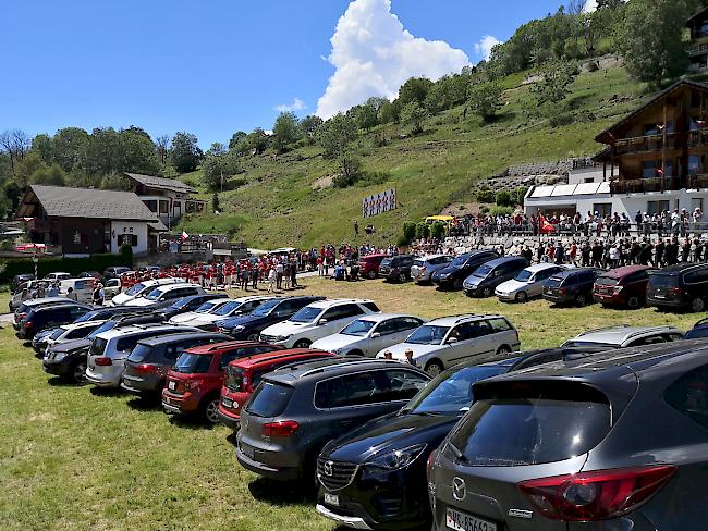 Impressionen vom Umzug am Oberwalliser Tambouren- und Pfeiferfest in Erschmatt.