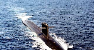 Ein undatiertes Handzettelfoto der franz&ouml;sischen Marine vom 16. Februar 2009 zeigt das Atom-U-Boot Le Triomphant auf See. (Archivbild)