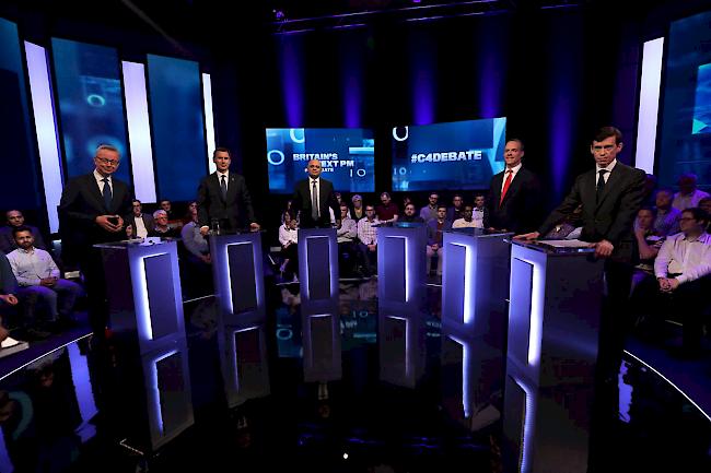 Nur fünf der sechs verbliebenen Kandidaten für den Parteivorsitz der britischen Konservativen haben an der ersten TV-Debatte teilgenommen. Boris Johnson, Topfavorit auf die Nachfolge Theresa Mays, schwänzte.