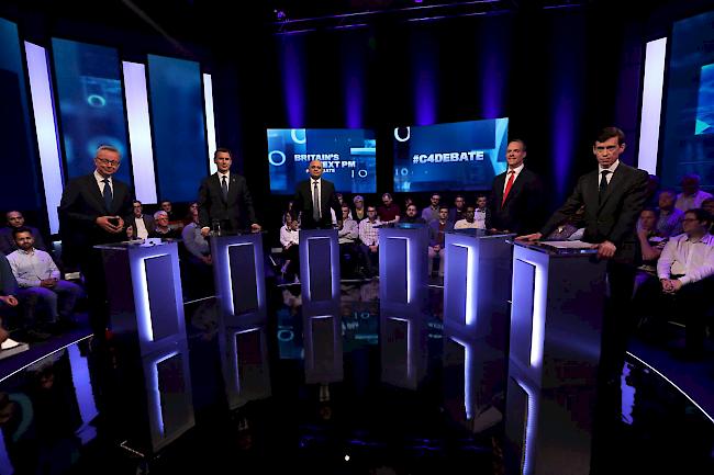 Nur fünf der sechs verbliebenen Kandidaten für den Parteivorsitz der britischen Konservativen haben an der ersten TV-Debatte teilgenommen. Boris Johnson, Topfavorit auf die Nachfolge Theresa Mays, schwänzte.