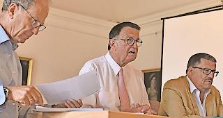 Erster und Letzter. Rolf Escher &ndash; flankiert von Vereins-Vize Eduard Brogli (rechts) und Revisor Urs Zenklusen &ndash; an der letzten Versammlung des Vereins &laquo;Freunde des Stockalperschlosses&raquo;: &laquo;Ich war der erste und gleichzeitig letzte Pr&auml;sident dieses Vereins.&raquo; 