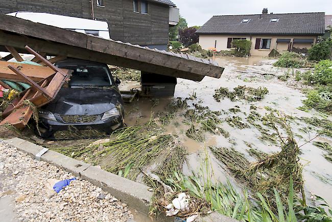 Die schweren Überschwemmungen im Val-de-Ruz am vergangenen Wochenende haben ein Todesopfer gefordert. 
