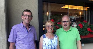 Gemeinderat Bruno Lochmatter, Ressort Bildung/Jugend, Marie-Andr&eacute;e Schaller und Reinhard Jossen, Verantwortlicher f&uuml;r ausserschulische Belange. (von links)