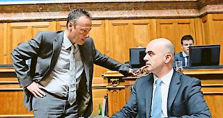 Parteigenossen. St&eacute;phane Rossini (links), damals als Nationalrat, und Bundesrat Alain Berset. (Bild: M&auml;rz 2012)