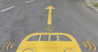 Berner Klein-Bus: Maximalgeschwindigkeit 20 km/h, Durchschnittstempo 5,5 km/h, Platz f&uuml;r acht Personen.