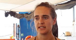Die Kapit&auml;nin der "Sea Watch 3", Carola Rackete, wurde nach dem Anlegen von der italienischen Polizei festgenommen. 