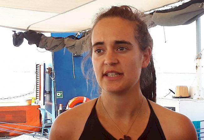 Die Kapitänin der "Sea Watch 3", Carola Rackete, wurde nach dem Anlegen von der italienischen Polizei festgenommen.