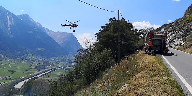 Rasch reagiert. Ein Löschfahrzeug und -Heli.