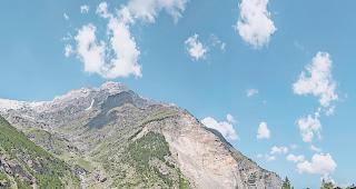 Gefahrenzone. 80 Einwohner mussten ihre H&auml;user in Randa wegen Felssturzgefahr verlassen.