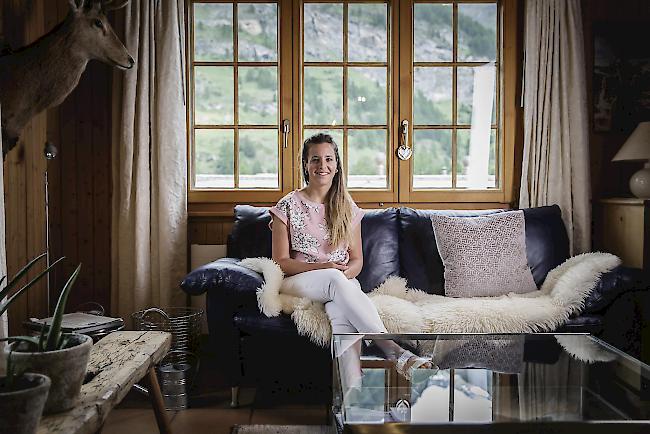 Am Drücker. Franziska Biner, hier in ihrem Elternhaus in Zermatt, hat in ihrem Jahr als Präsidentin Viola Amherd in den Bundesrat begleitet.