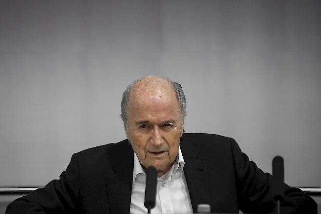 Behörden untersuchen derzeit offenbar hartnäckig die Vergabe der Fussball-WM 2022 nach Katar. Blatter: "Ich habe gehört, dass sie mit mir sprechen möchten."