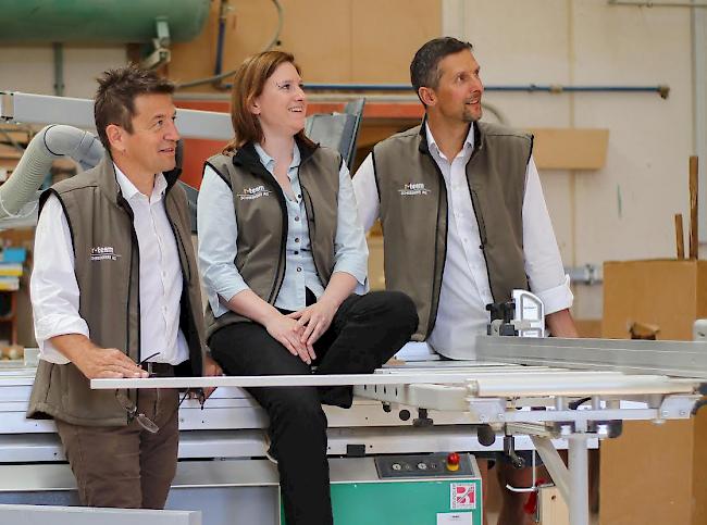 Neue Inhaber der r-team Schreinerei AG in Gampel. Edwin Schmid, Natascha Hauser und Edmund Kalbermatten (von links).
