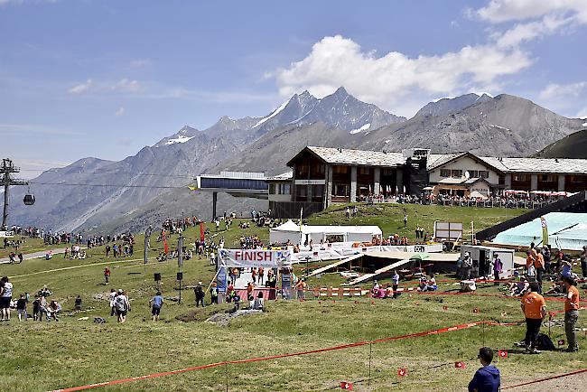 Tolle Ambiance. Das Lauf-Fest auf dem Riffelberg ist in vollem Gange. Foto: WB