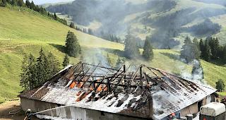 Die Alp&uuml;tte brannte komplett nieder. 