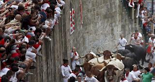 Die allj&auml;hrlichen Stiertreiben in Pamplona sind bei Tiersch&uuml;tzern h&ouml;chst umstritten. 