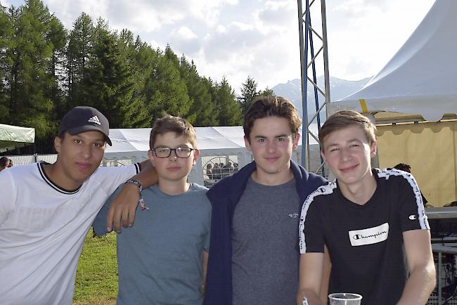 Alesandro Zimmermann (17), Gian Stoffel (17), Oliver Gottsponer (16), Fabio Briggeler (17), Visperterminen.
