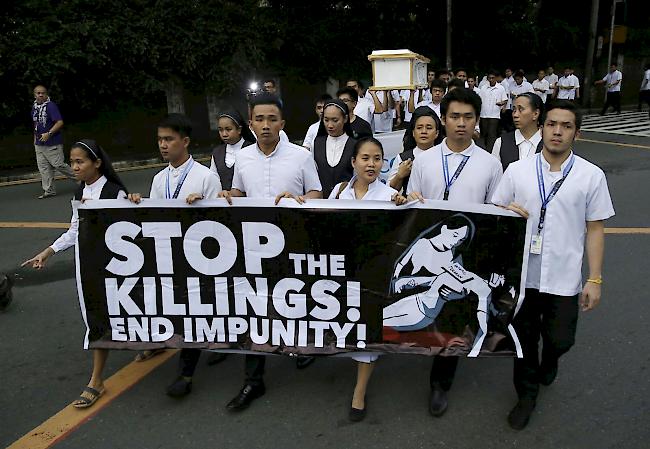 Umstritten. Seit Dutertes Amtsantritt im Jahr 2016 tötete die philippinische Polizei tausende Menschen, die sie als angebliche Drogenkriminelle ausgemacht hatte.