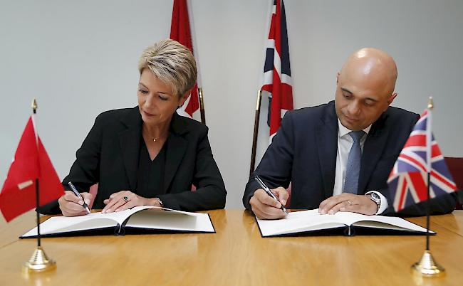 Justizministerin Karin Keller-Sutter und Grossbritanniens Innenminister Sajid Javis haben am Mittwoch in London ein Abkommen unterzeichnet, mit welchem die Staaten die Polizei- und Terrorismuskooperation verstärken.