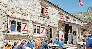 Einsegnung. Die frisch renovierte Binntalh&uuml;tte wurde um 150 cm aufgestockt. Man sieht es kaum.