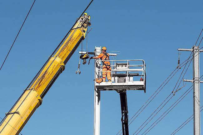 Arbeit am neuen Mast.