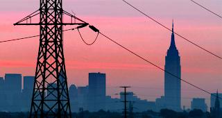 Feuerwehr musste mehrfach ausr&uuml;cken, um Menschen aus steckengebliebenen Aufz&uuml;gen zu retten. (Archivbild)