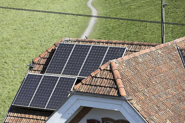 Swissolar möchte Pflicht zur Eigenstromproduktion für Neubauten in kantonalen Gesetzen.