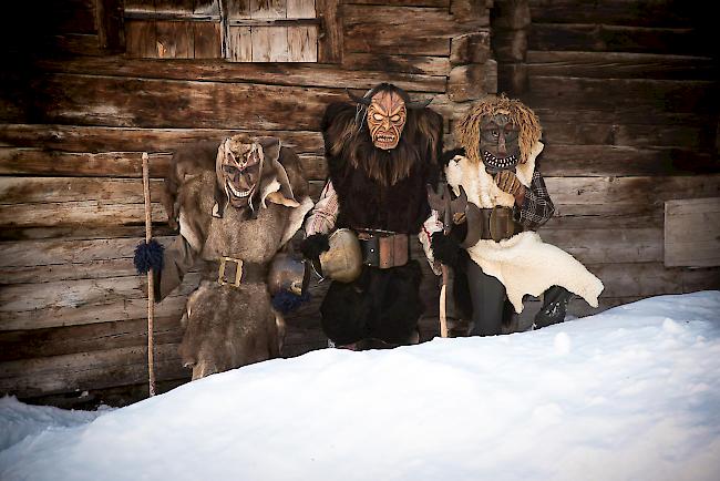 Die Rarnerin zeigt, wie sie mit «of costumes and customs» Walliser Traditionen neu interpretiert.