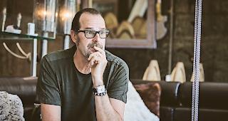 Diskussion angestossen. F&uuml;r Heinz Julen soll Kunst nicht nur sch&ouml;n sein, sondern auch Denkanst&ouml;sse liefern.