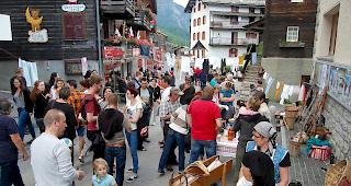 Die Gesch&auml;fte hatten am Mittwoch in Gr&auml;chen bis 22 Uhr ge&ouml;ffnet.