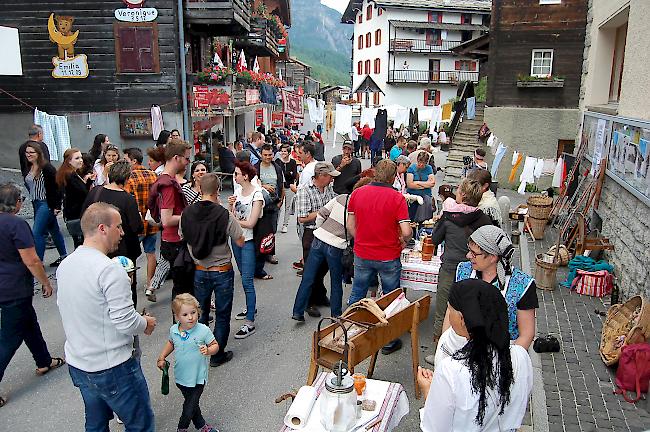 Die Geschäfte hatten am Mittwoch in Grächen bis 22 Uhr geöffnet.