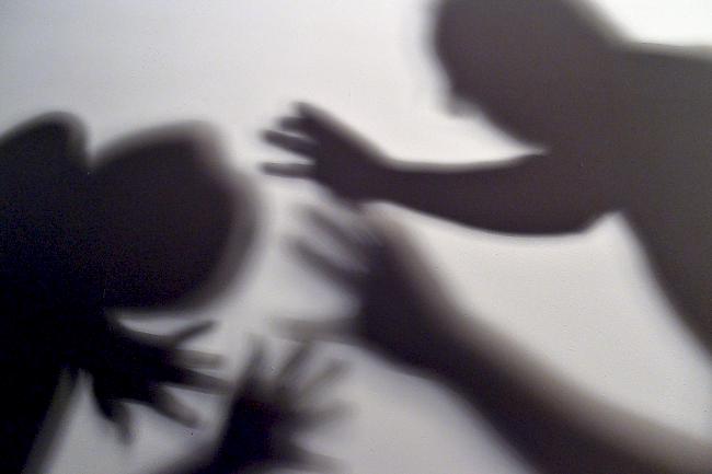 Der Staatsrat hat einen Handlungsplan mit neuen und fortzuführenden Massnahmen gegen häusliche Gewalt erstellt.
